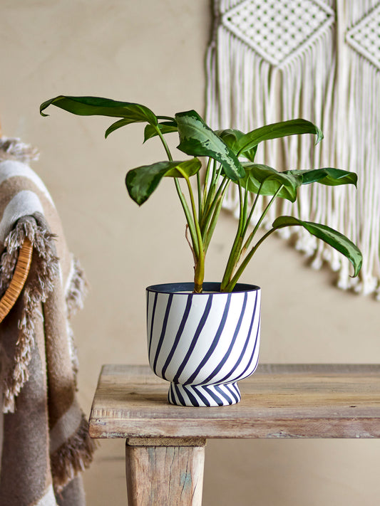 Malena Plant Pot | Black Terracotta
