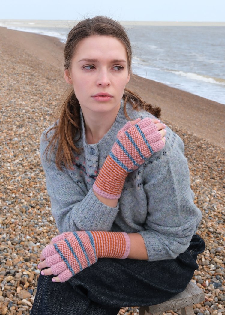 Tuck Stitch Fingerless Gloves in Angel Wing Pink & Grey